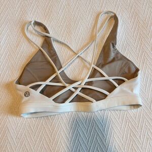 Lululemon nulu strappy scoop neck bra